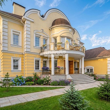 Объявление Дом, 800м2, 3 эт, 30 сот.